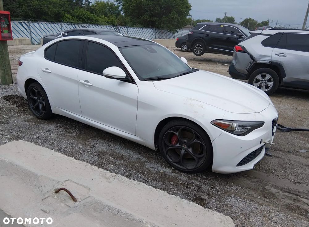 Alfa Romeo Giulia 2.0 Turbo 16V AT8-Q4 Ti - 1