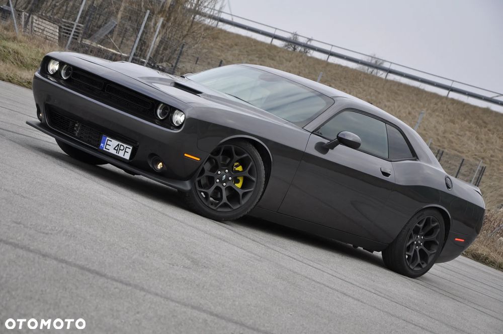Dodge Challenger - 1