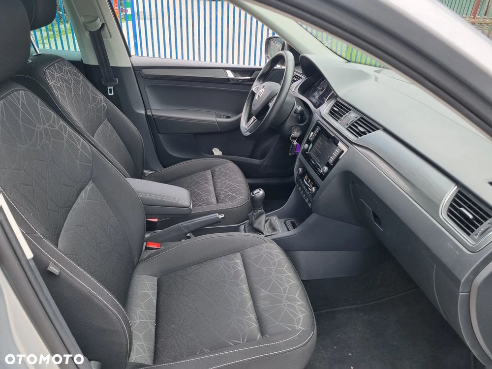 Skoda RAPID Spb 1.0 TSI Clever - 22