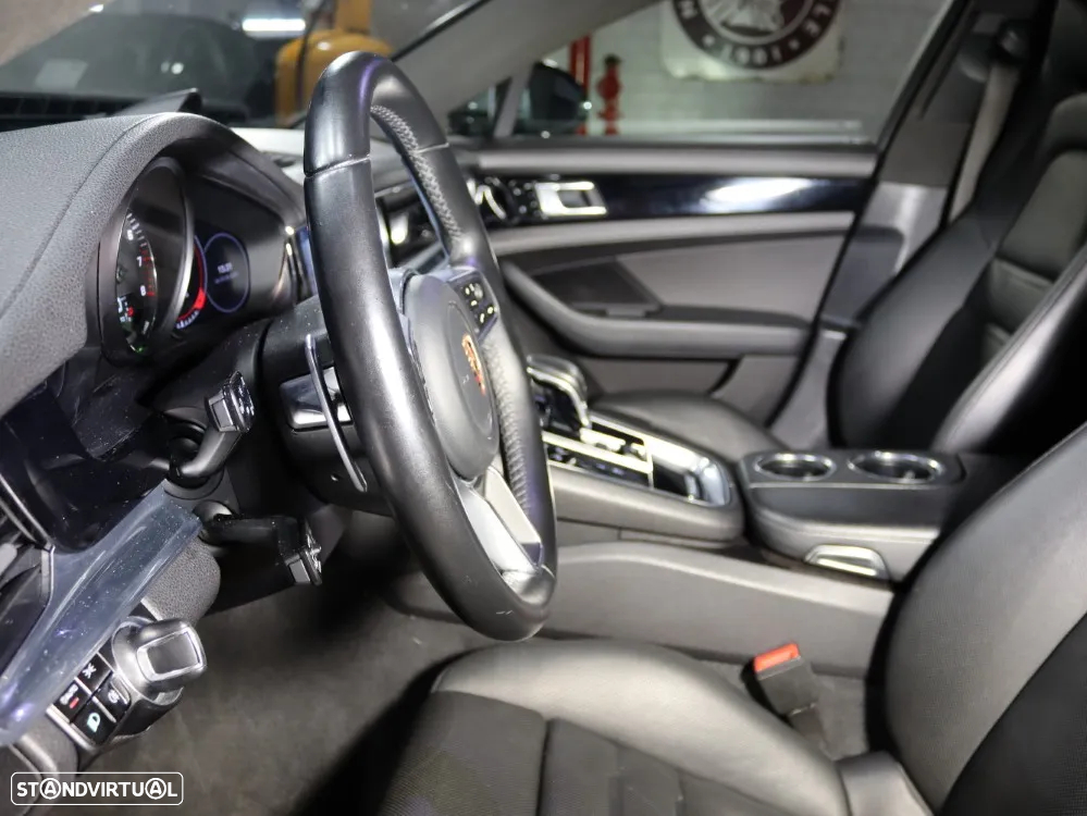 Porsche Panamera 4 E-Hybrid - 12