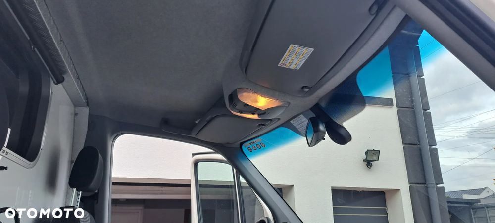 Mercedes-Benz 519 - 14