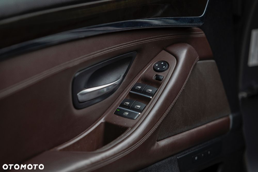 BMW Seria 5 530d xDrive Luxury Line - 12