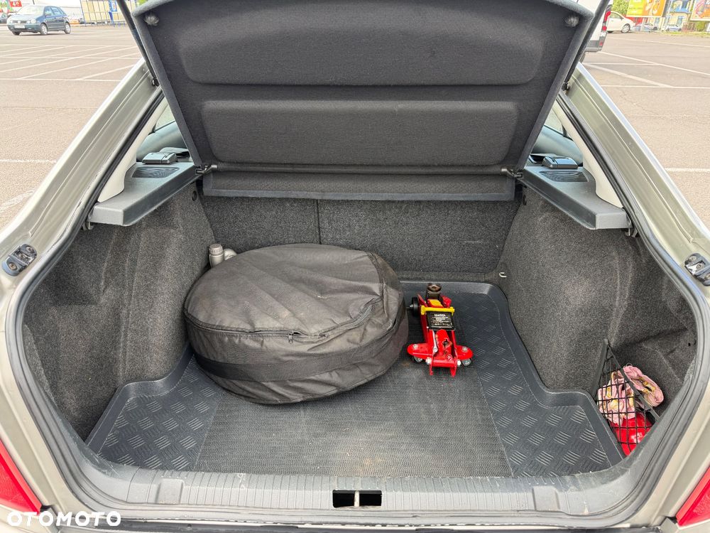 Skoda Octavia 1.6 Tour - 12