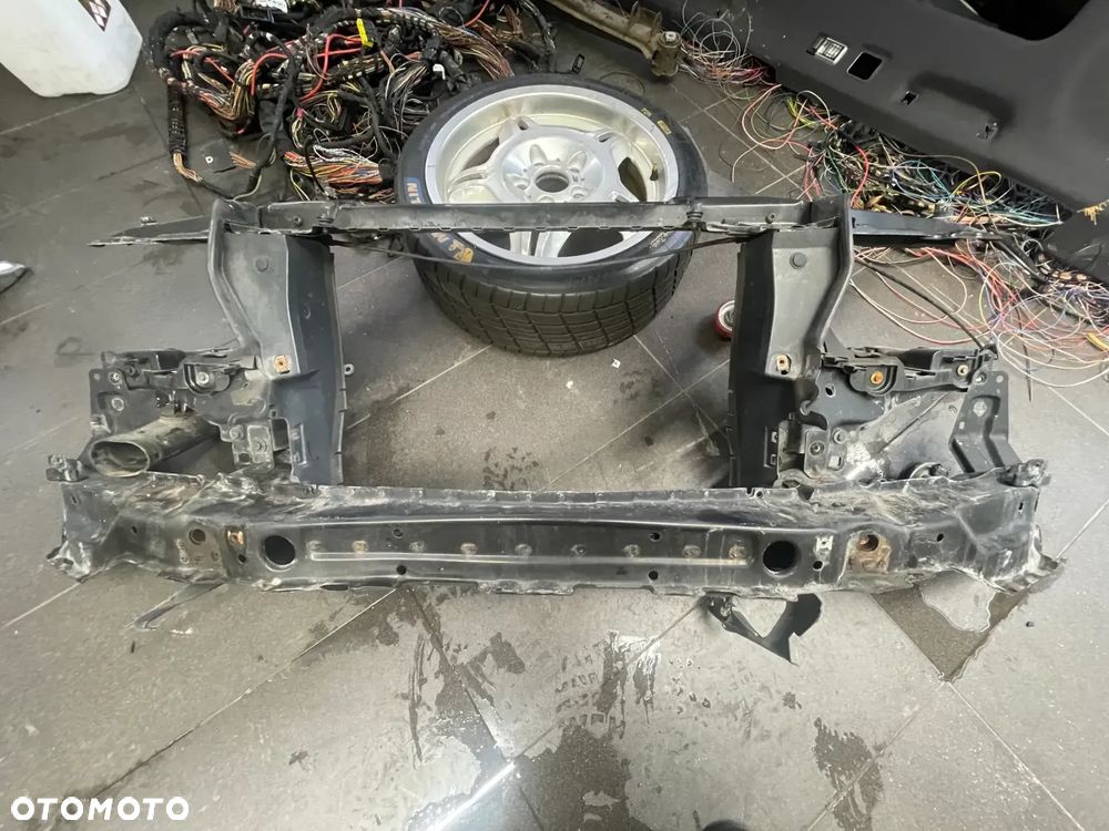 Bmw E53 X5 Pas Przedni - 1