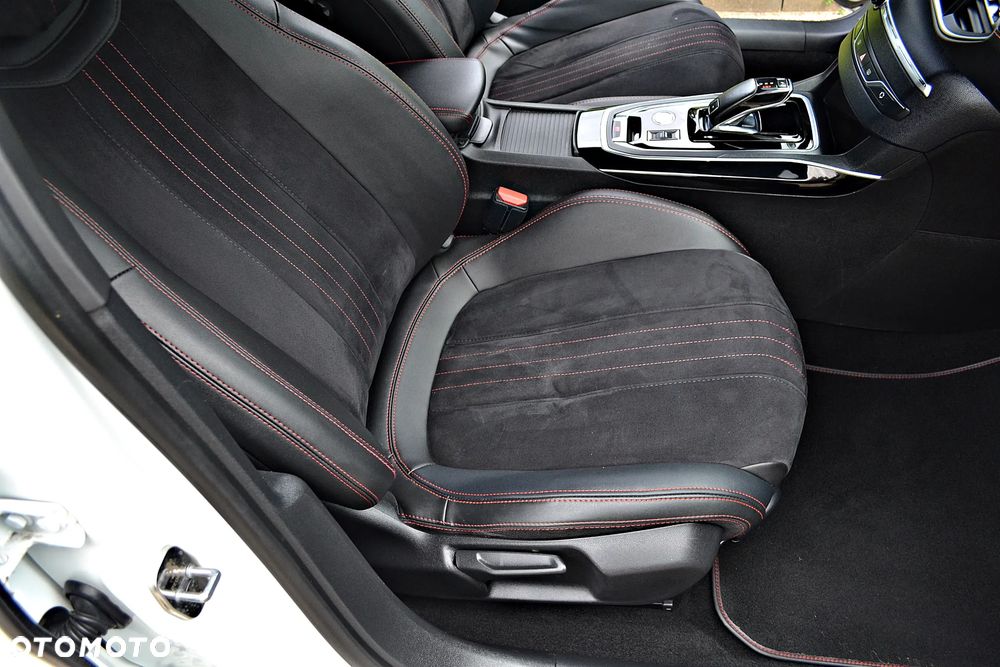 Peugeot 308 BlueHDi FAP 180 EAT8 Stop & Start GT - 31