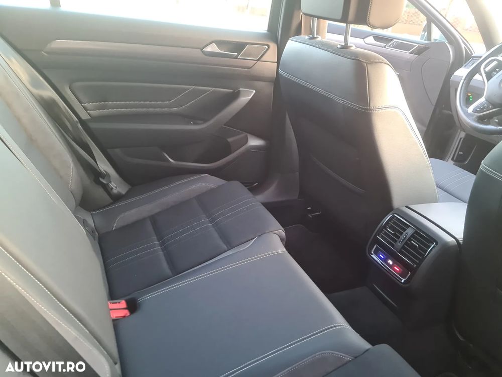 Volkswagen Passat Alltrack 2.0 TDI SCR 4Motion DSG - 12