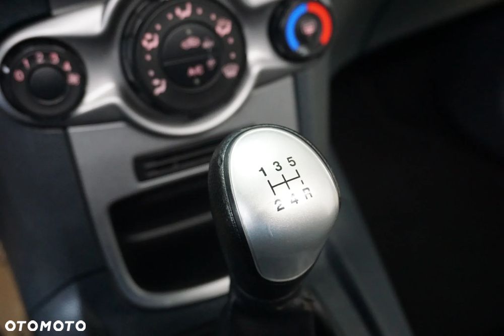 Ford Fiesta 1.4 Champions Edition - 35