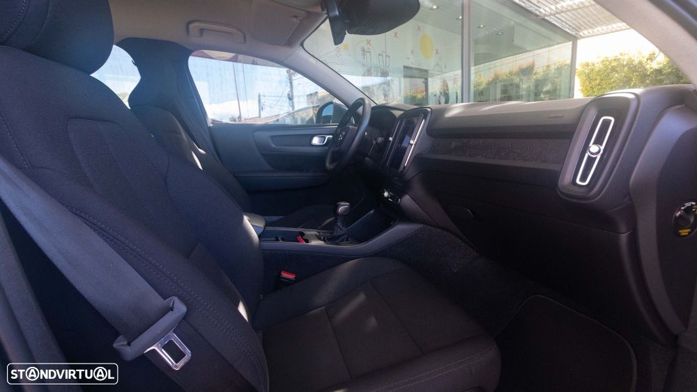 Volvo XC 40 1.5 T2 Momentum Core - 9