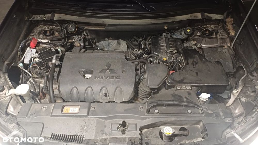 Mitsubishi Outlander 2.0 Intense + 4WD CVT - 14