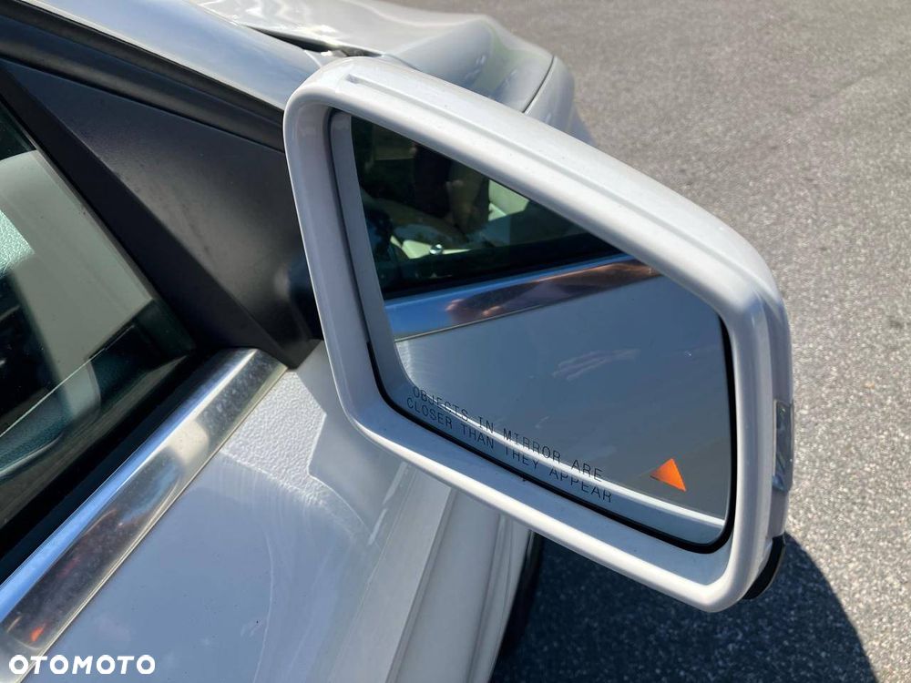 Mercedes-Benz GLA - 10