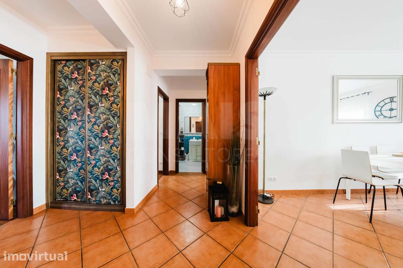 Apartamento T3 com Aquecimento Central, Garagem, Varandas e Arrecad... - Grande imagem: 2/26
