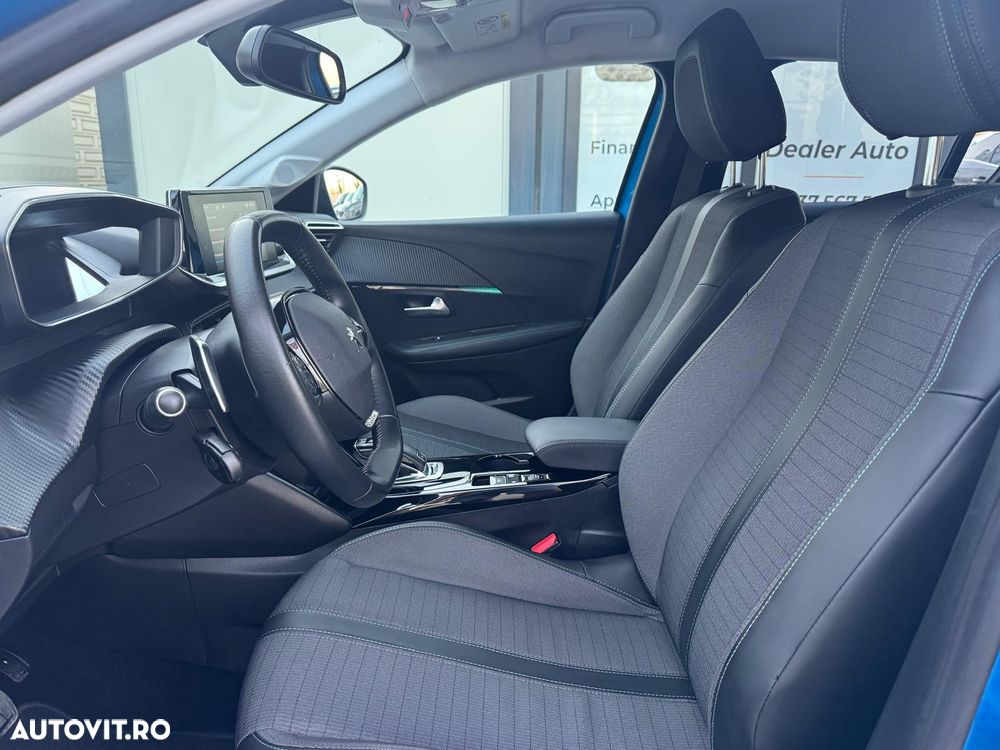 Peugeot 208 - 12