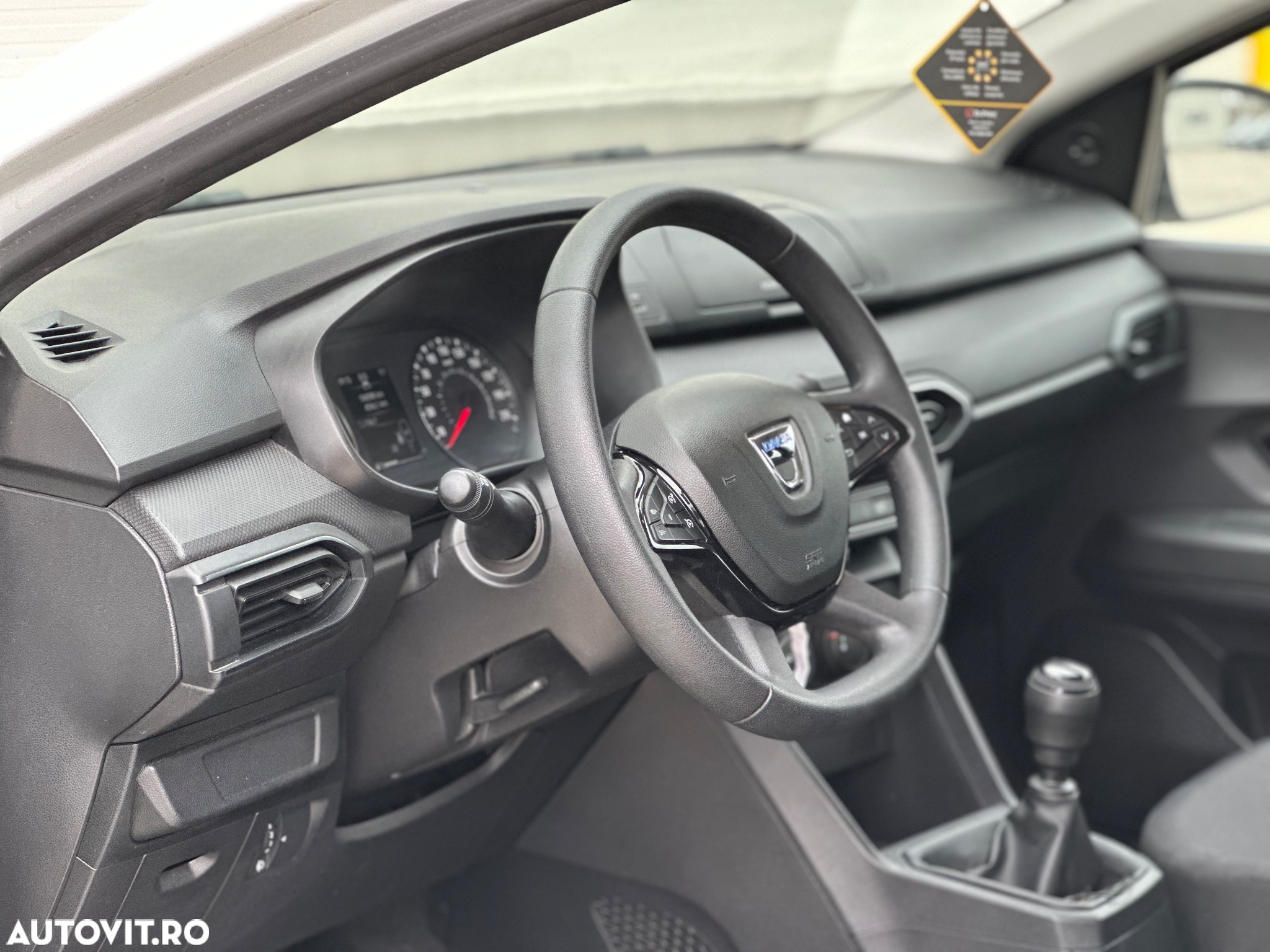 Dacia Logan TCe 90 Essential - 4
