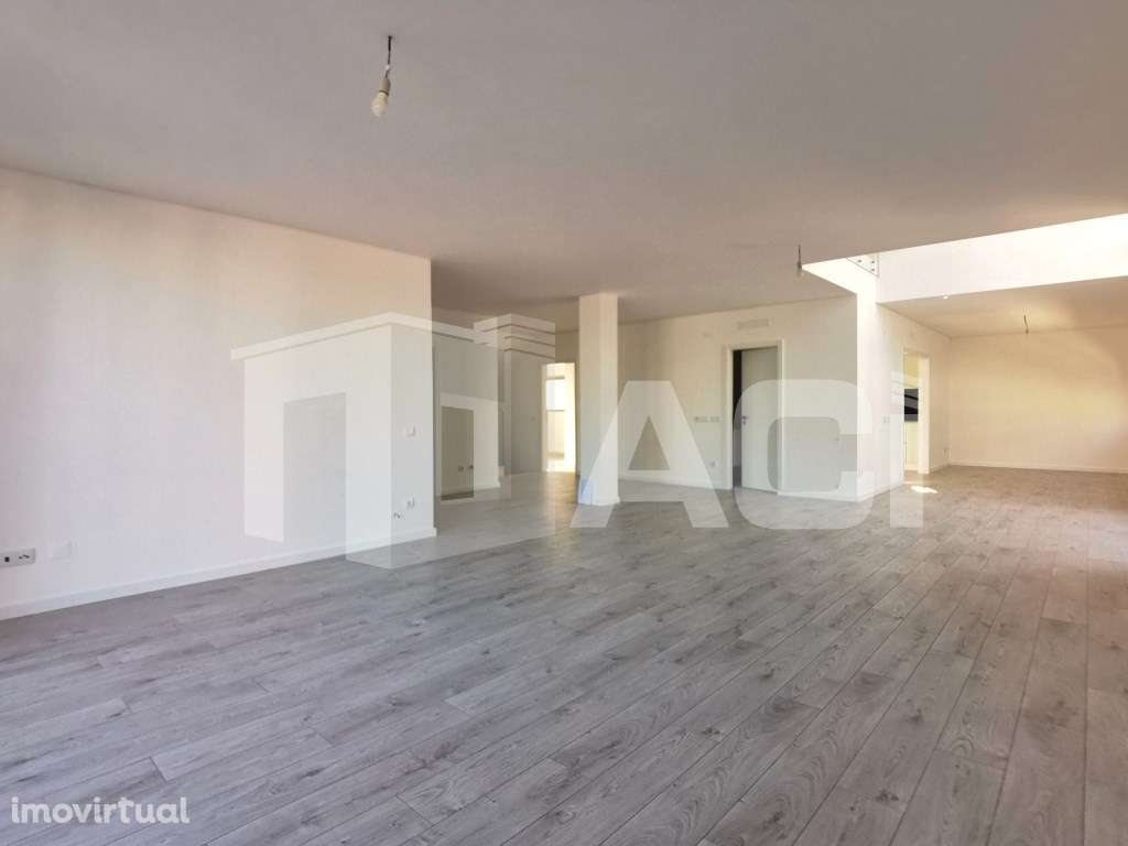 Magnífica Moradia T6 no Centro de Leiria - Grande imagem: 3/52