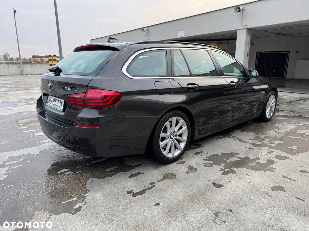 BMW Seria 5 525d xDrive - 10