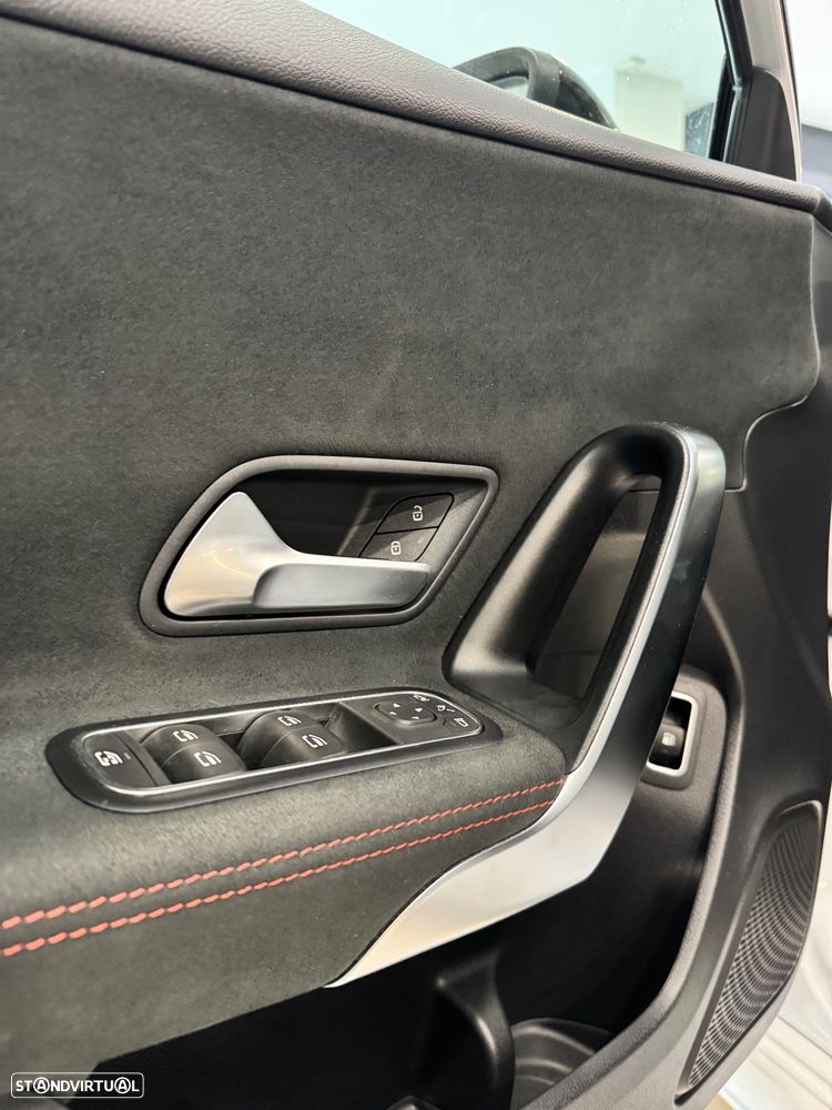 Mercedes-Benz A 250 Limousine e AMG Line - 27