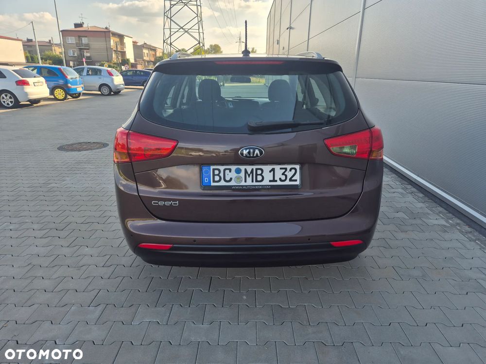 Kia Ceed - 10