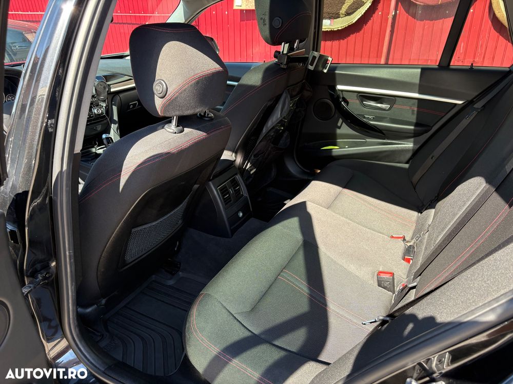 BMW Seria 3 320i Aut. Sport Line - 7
