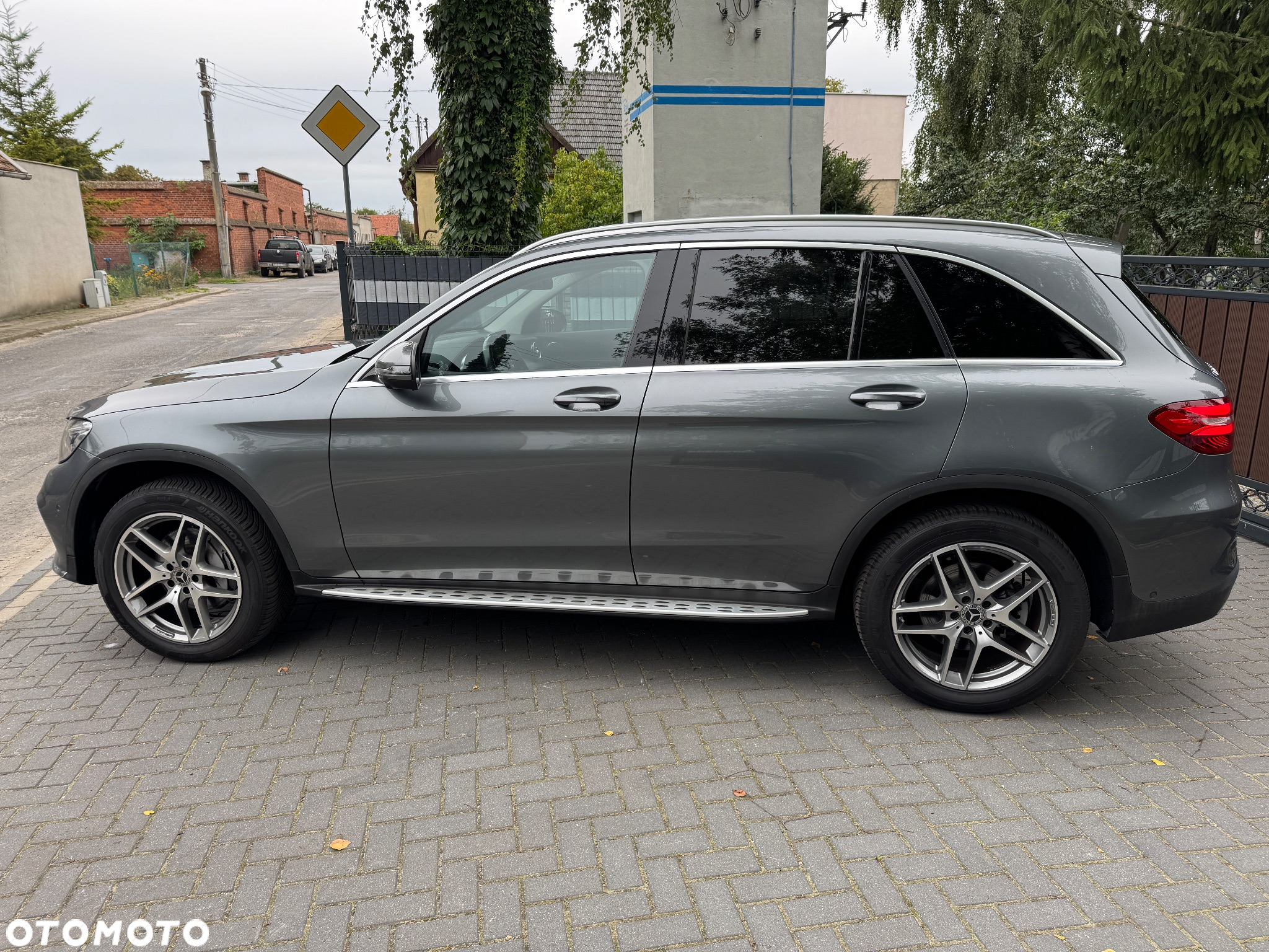 Mercedes-Benz GLC 250 d 4Matic 9G-TRONIC AMG Line - 9