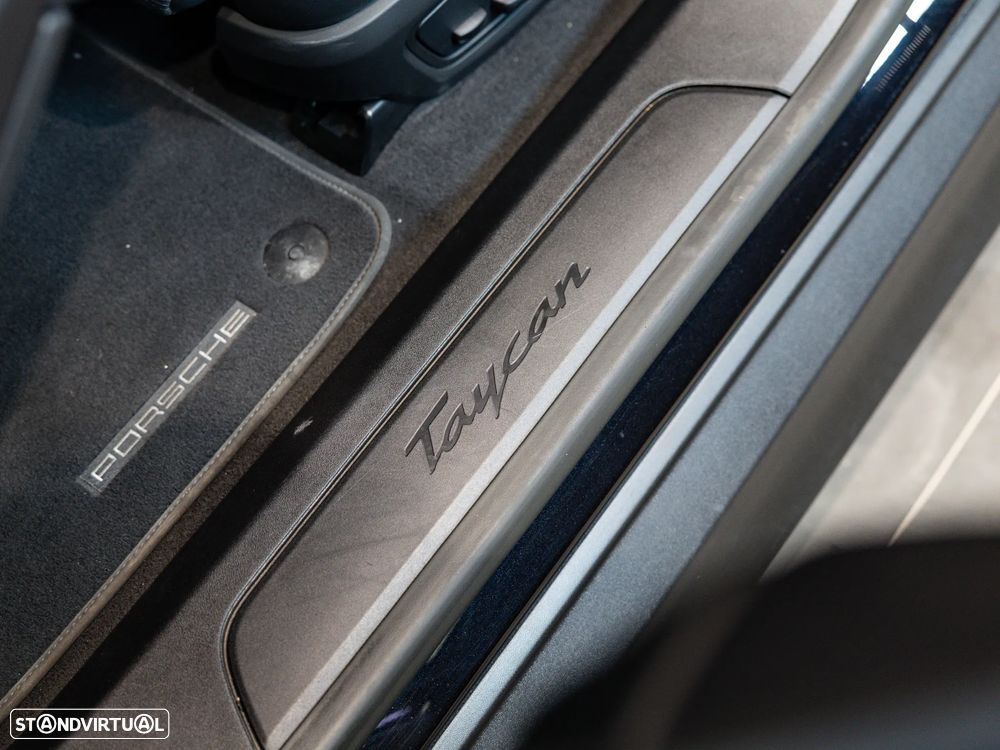 Porsche Taycan Sport Turismo - 33