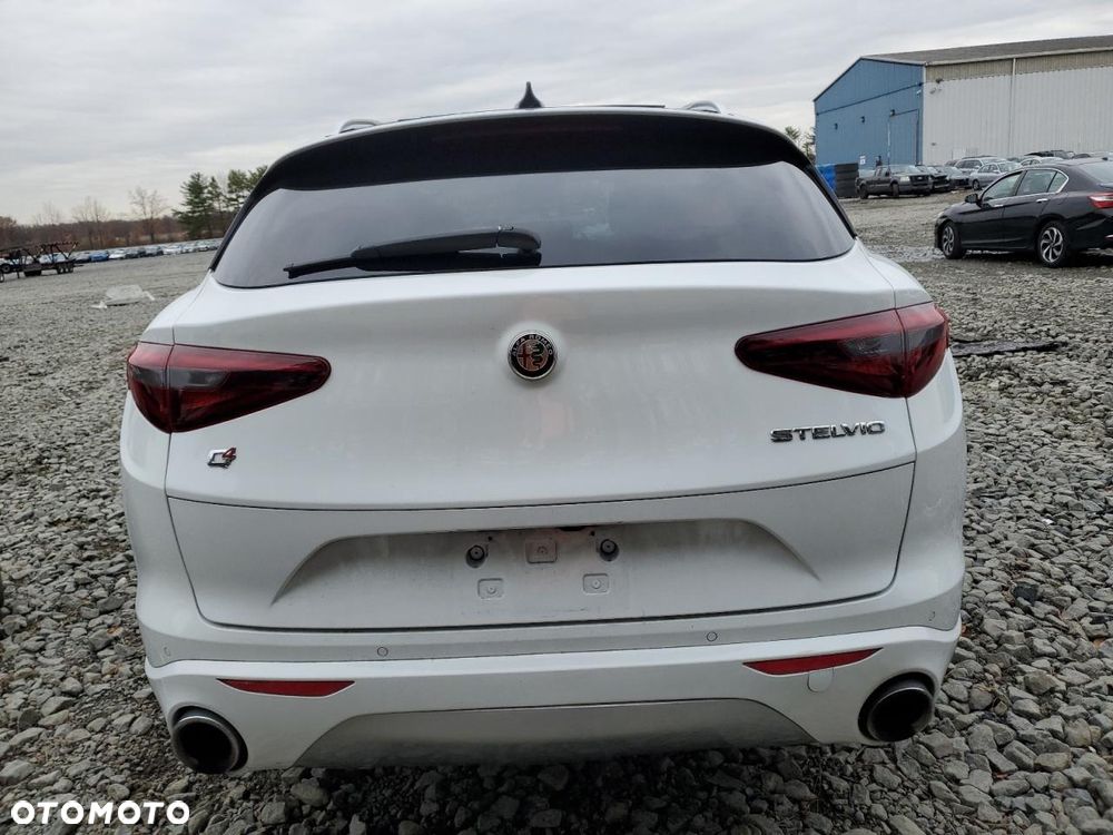 Alfa Romeo Stelvio 2.0 Turbo 16V AT8-Q4 Ti - 5