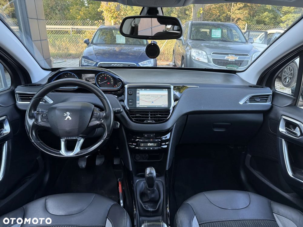 Peugeot 2008 1.2 Pure Tech Allure S&S - 6