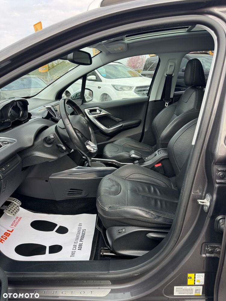 Peugeot 2008 1.2 Pure Tech GPF Signature S&S EAT6 - 20