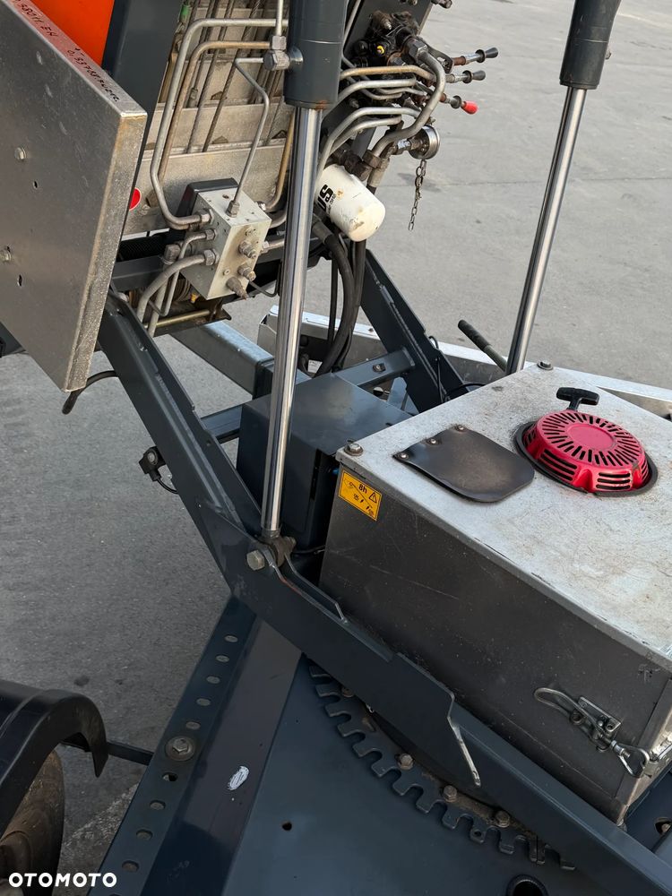 Paus Easy Big 25WH Drabina Dekarska w pełni Hydrauliczna 26 metrów. Obrotowa. 2018rok. Jak Nówka z salonu. praktycznie zerowy przebieg! Odpala na kluczyk. Silnik Honda. Serwisy w Dekra do Końca. Sprowadzona z Komuny Norweskiej. Wielka Okazja. Dokumenty do rejestracji. Dodatkowe sterowanie z góry. Nowy model - 29