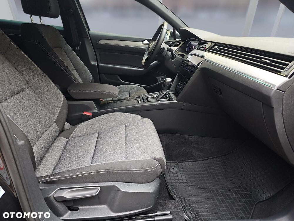 Volkswagen Passat - 12