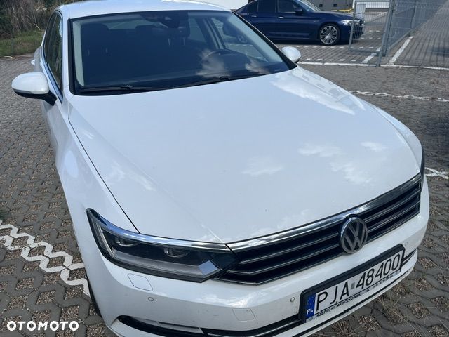 Volkswagen Passat - 1