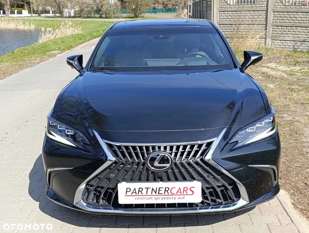 Lexus ES 300h Omotenashi - 3