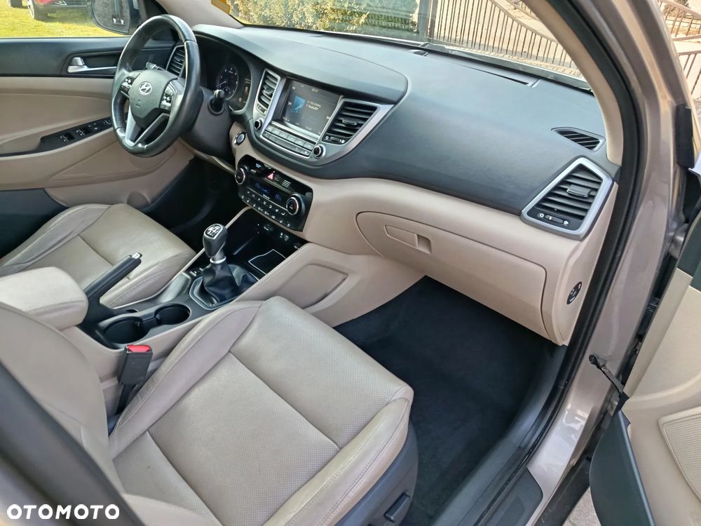 Hyundai Tucson 2.0 CRDI BlueDrive Style 2WD - 29