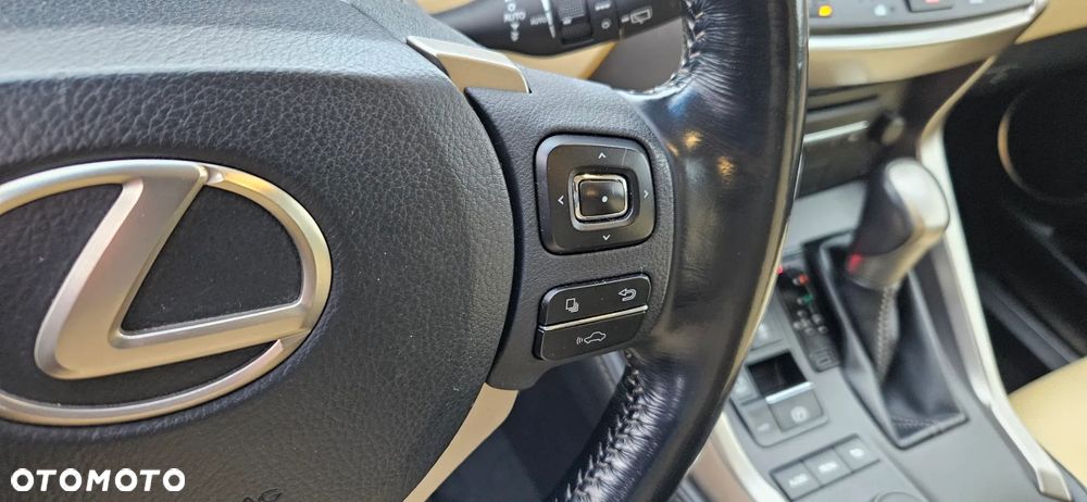 Lexus NX 300h Business Edition - 32