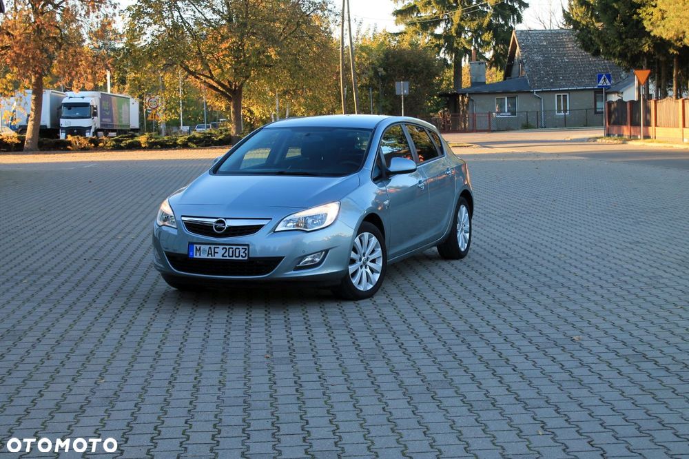 Opel Astra 2012 photo 3