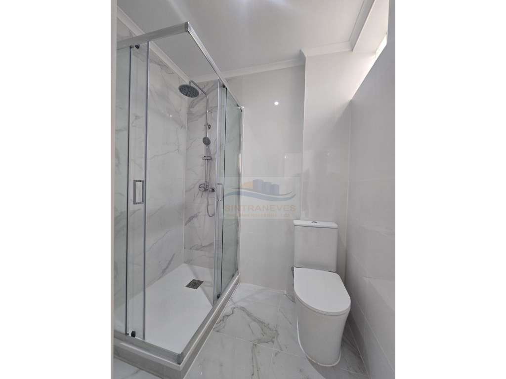 Fantástico T3 em Queluz com varanda e muito soalheiro totalmente re... - Grande imagem: 3/30