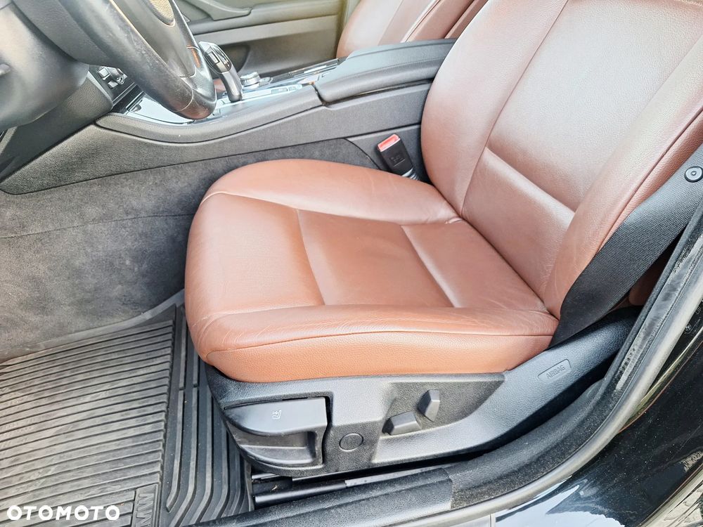BMW Seria 5 520d - 24
