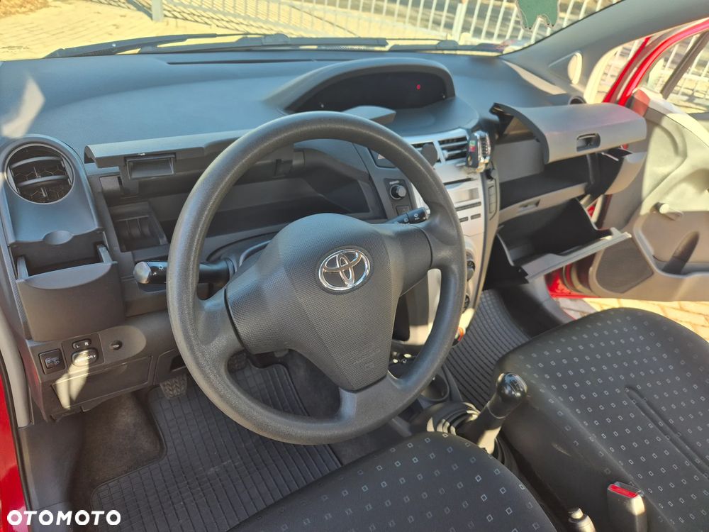 Toyota Yaris - 11