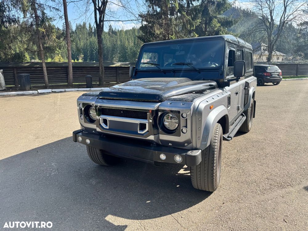 Land Rover Defender - 1