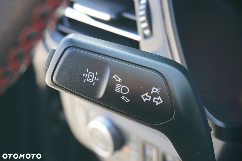 Ford Kuga 1.5 EcoBoost ST-LINE - 32