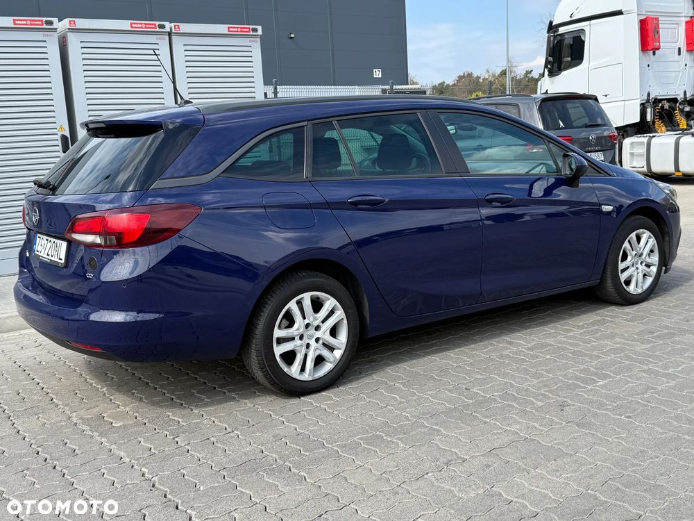 Opel Astra 1.6 CDTI Executive - 10