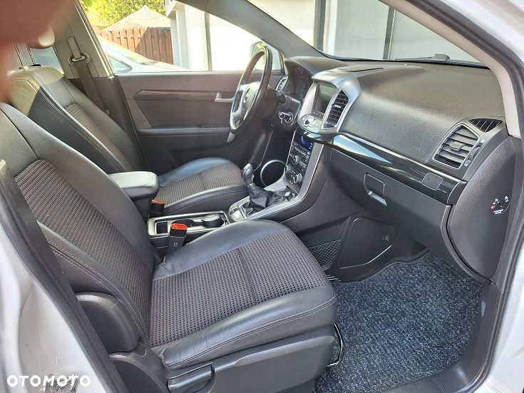 Chevrolet Captiva 2.4 2WD Travel Edition - 27