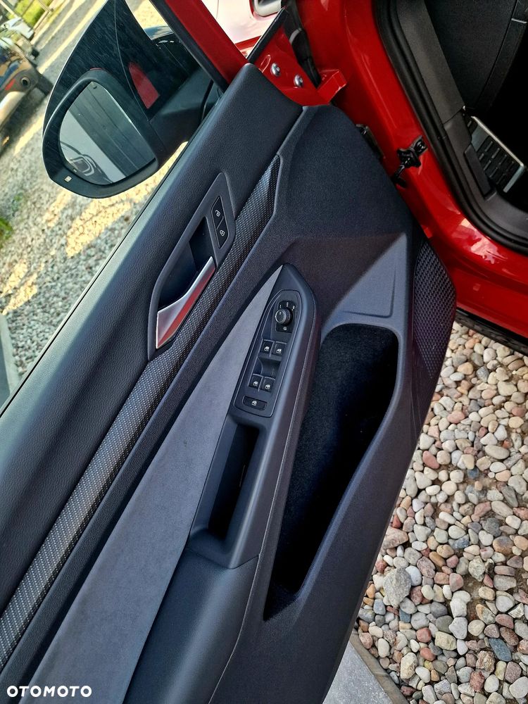 Volkswagen Golf 1.5 eTSI EVO R-Line DSG - 9