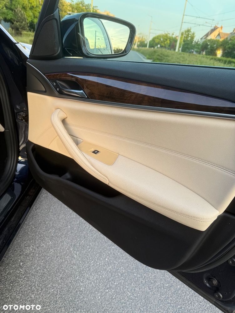 BMW Seria 5 530i Sport Line sport - 24