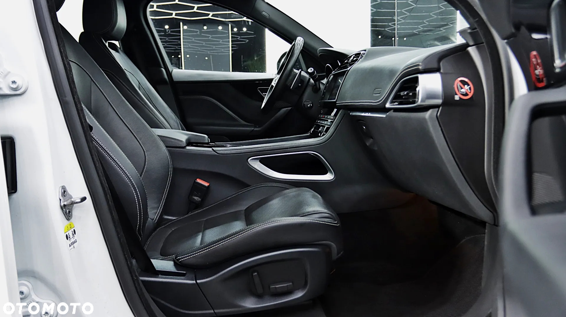 Jaguar F-Pace 20d AWD R-Sport - 15