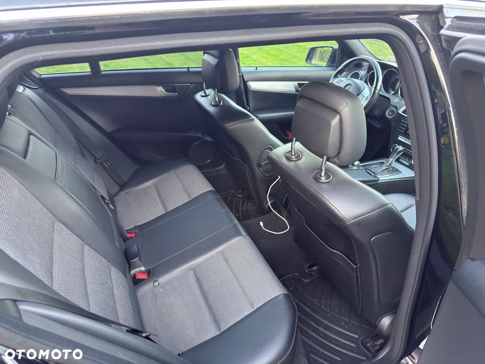 Mercedes-Benz Klasa C 250 CDI BlueEff Avantgarde 4-Matic - 12
