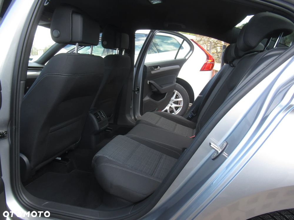 Volkswagen Passat 2.0 TSI Business DSG - 8