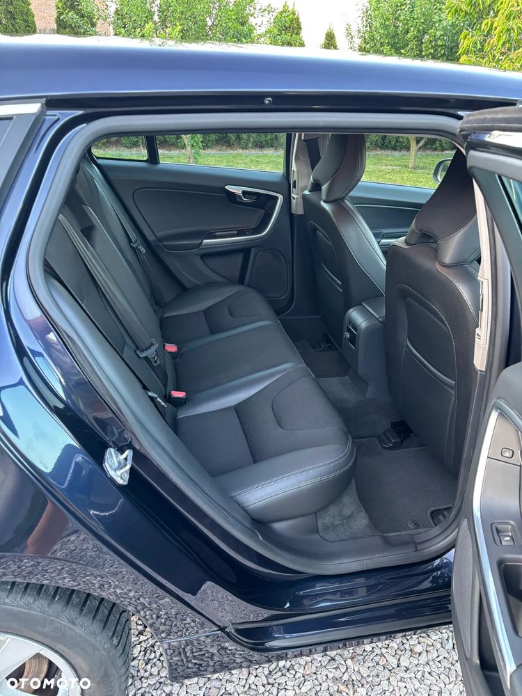 Volvo V60 D4 Drive-E Momentum - 11