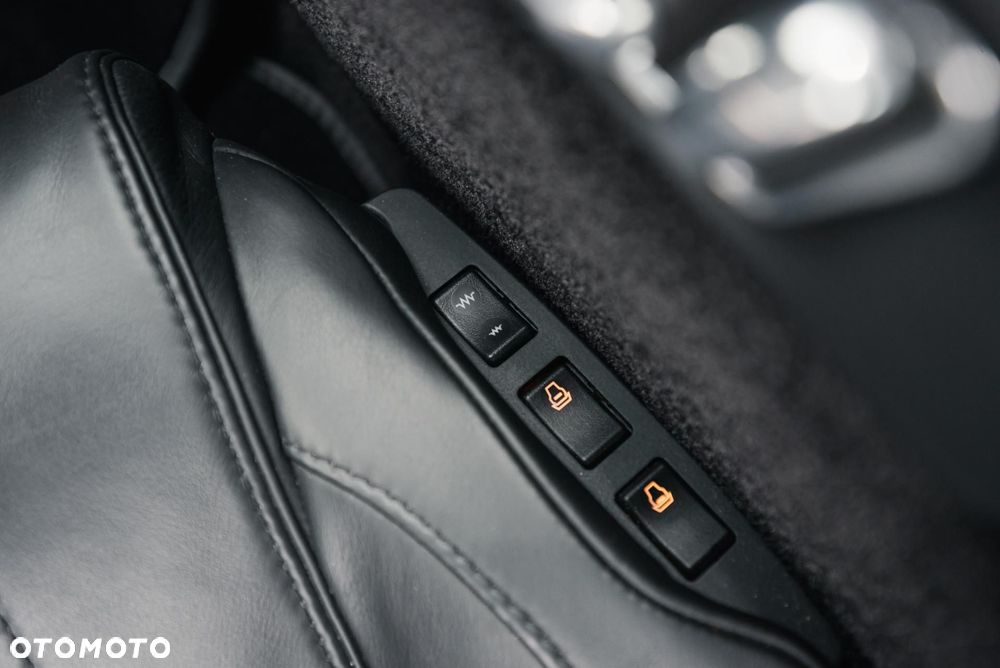Aston Martin DB9 - 27