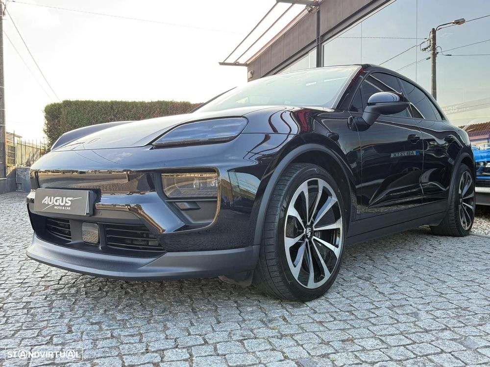 Porsche Macan Electric 4 - 5