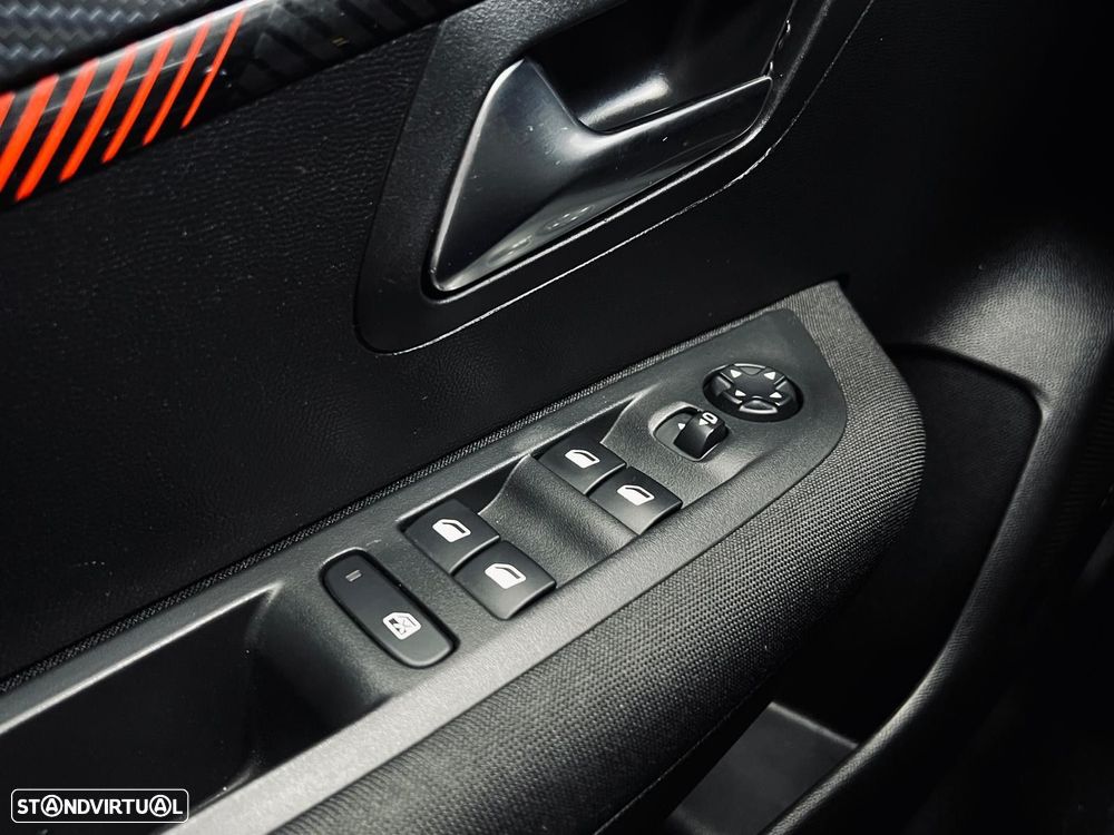 Peugeot 208 1.2 PureTech Active Pack - 37